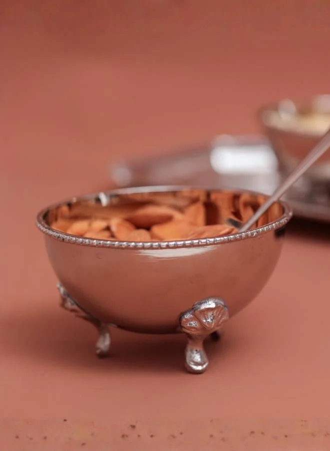 كازا كيسيرا طقم ليالي كاسا كيسيرا - طقم أوعية نحاسية وفضية مصنوعة يدوياً مع صينية وملاعق